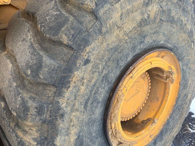 2000-volvo-a40d-image-10