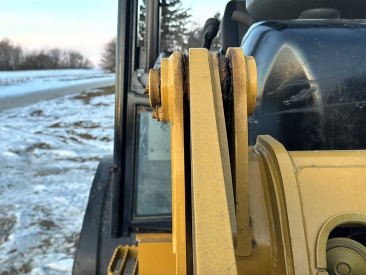 caterpillar-908h-image-17