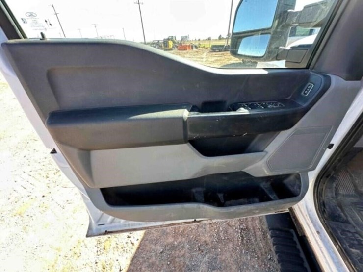 2023-ford-f350-image-37