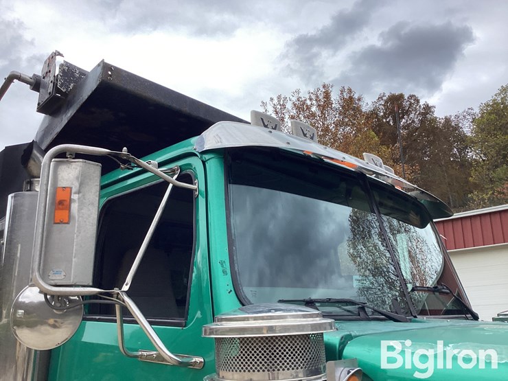 western-star-4900fa-image-15