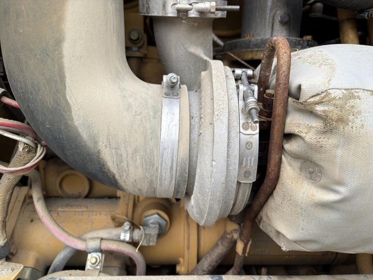 2005-caterpillar-143h-image-77