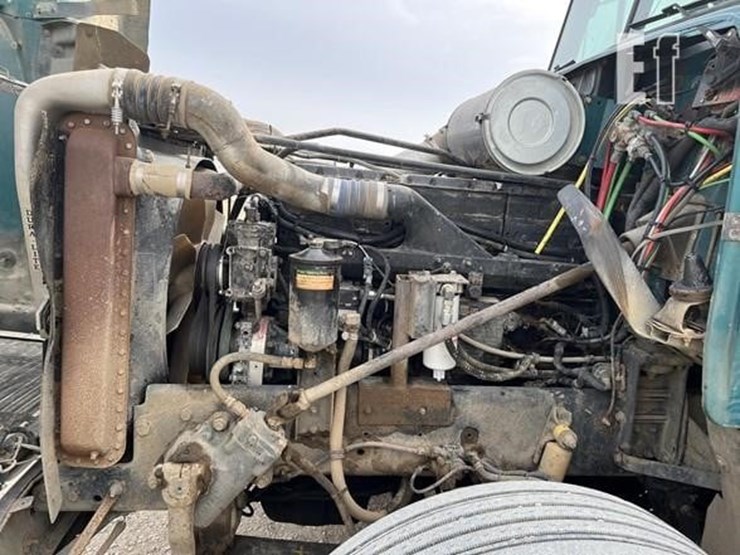 1997-freightliner-fld120-image-28