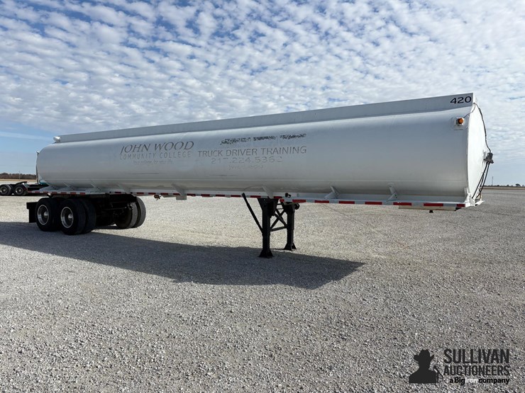 heil-trailer-image-3