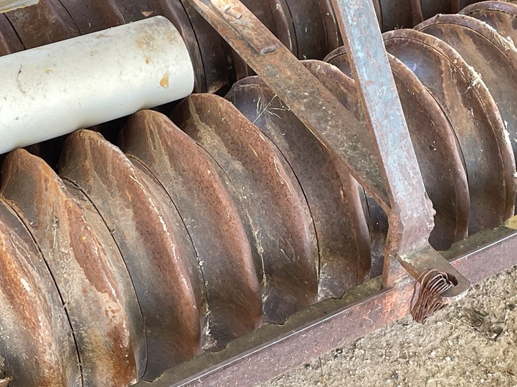 #3657-•-custom-hitch-pull-seeder-image-8