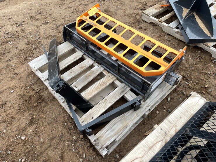 #2056-•-unused-2025-landhonor-pallet-fork-attachment-image-3