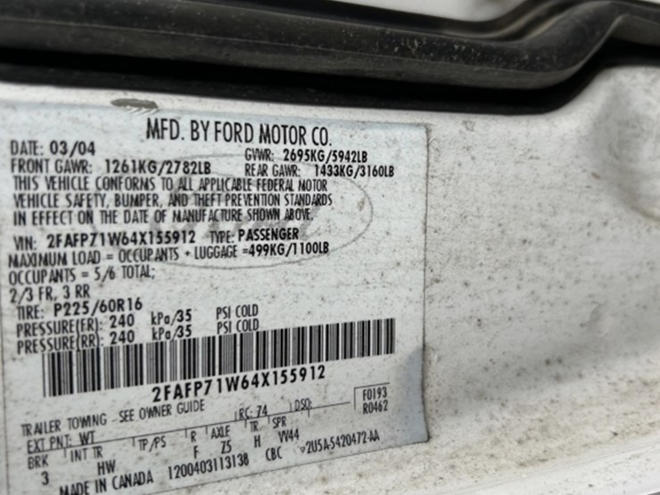 2004-ford-crown-victoria-sedan-image-16