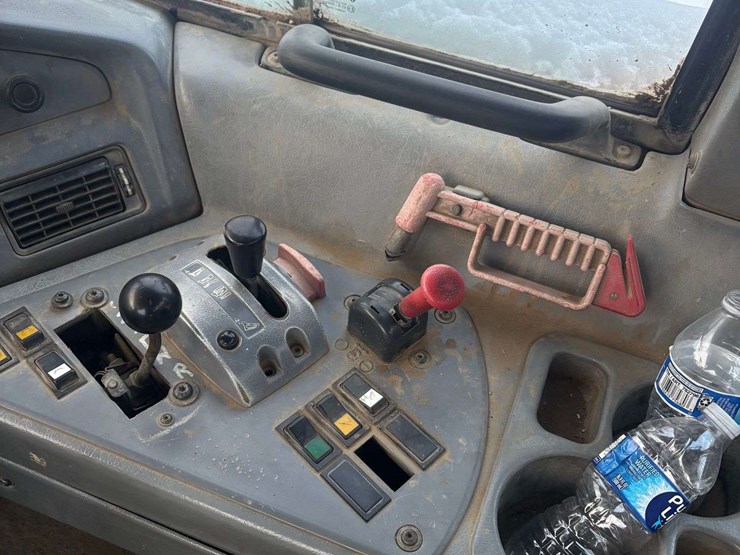 2000-volvo-a40d-image-12