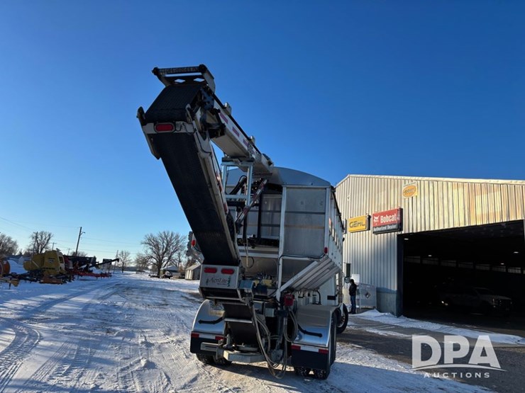 international-4900-image-13