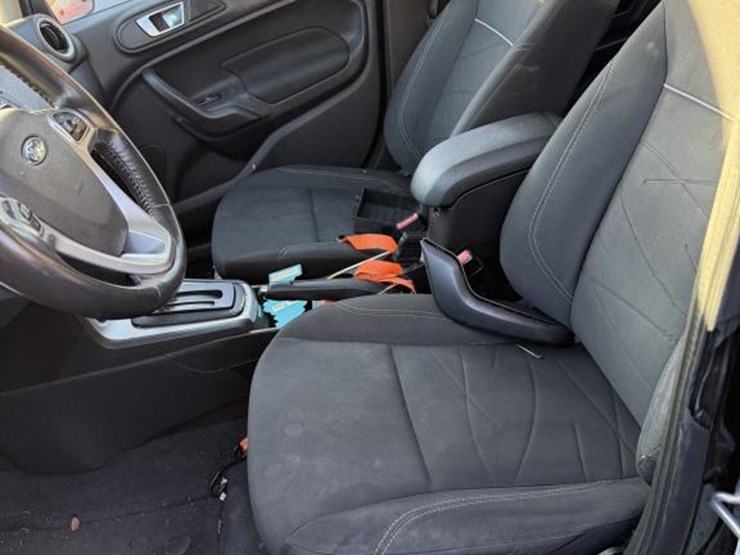 #31-•-2014-ford-fiesta-se-image-15