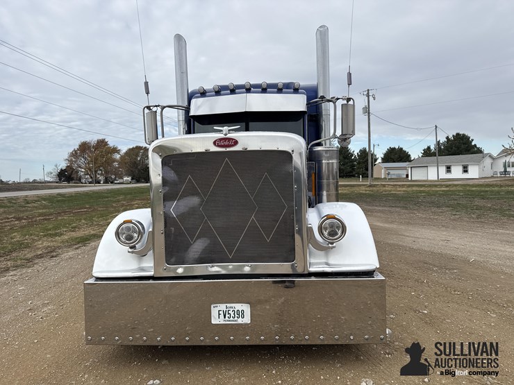 peterbilt-389-image-2