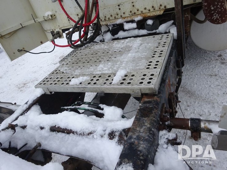 1994-freightliner-fld120-image-60