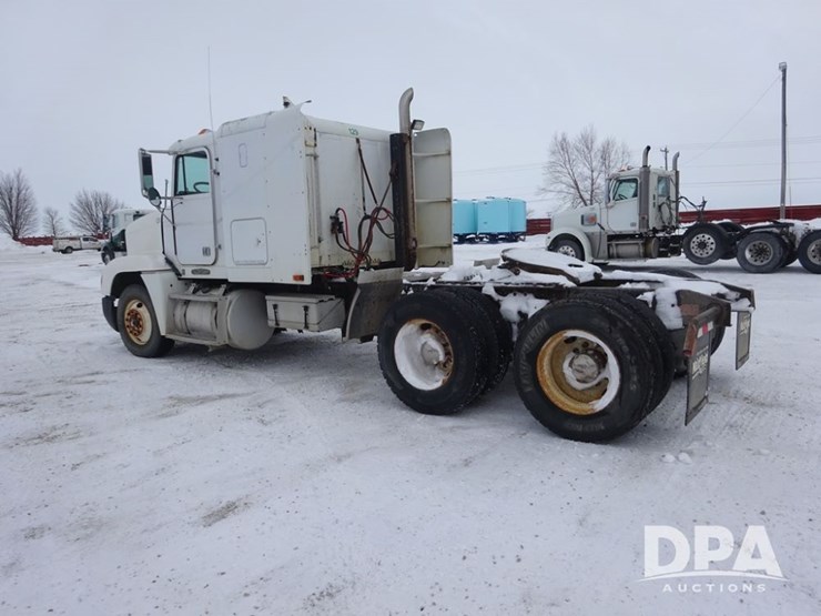 1994-freightliner-fld120-image-22