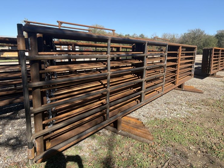 #45-•-freestanding-panels-24'-w/-12'-gate-image-2