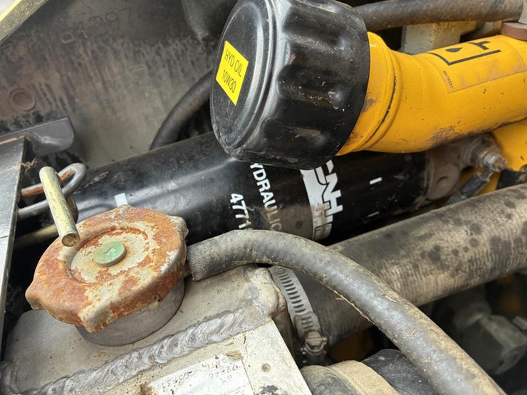 new-holland-l230-image-8