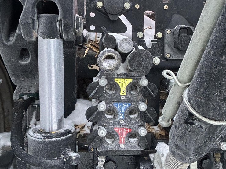 2022-case-ih-magnum-340-image-35