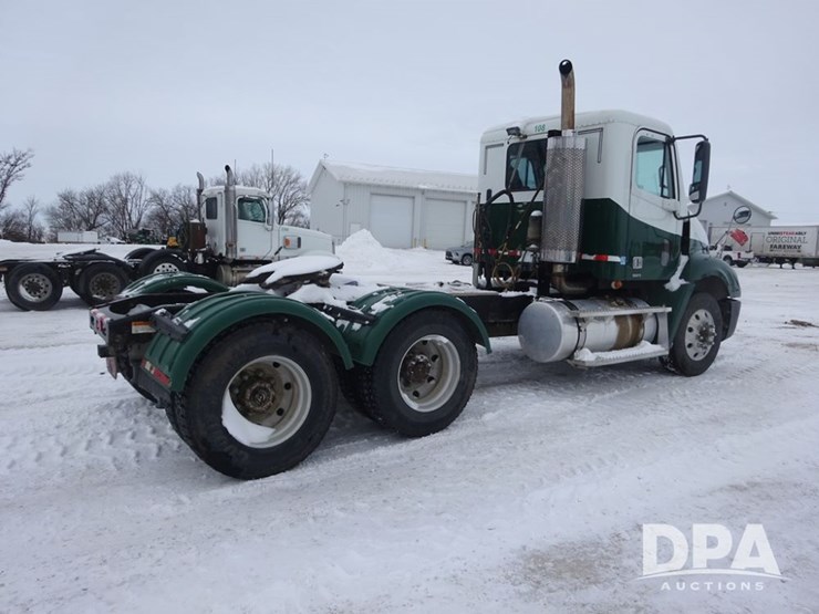2007-freightliner-columbia-112-image-20