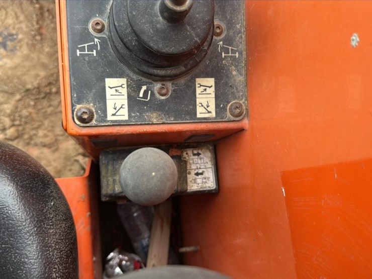 #107-•-2015-jlg-6042-telehandler-image-28