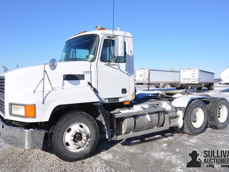2000-mack-ch613-image-1