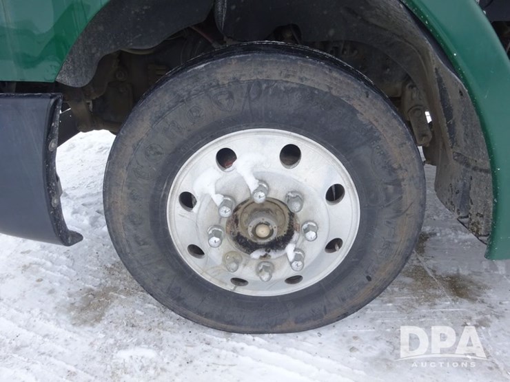 2007-freightliner-columbia-112-image-38