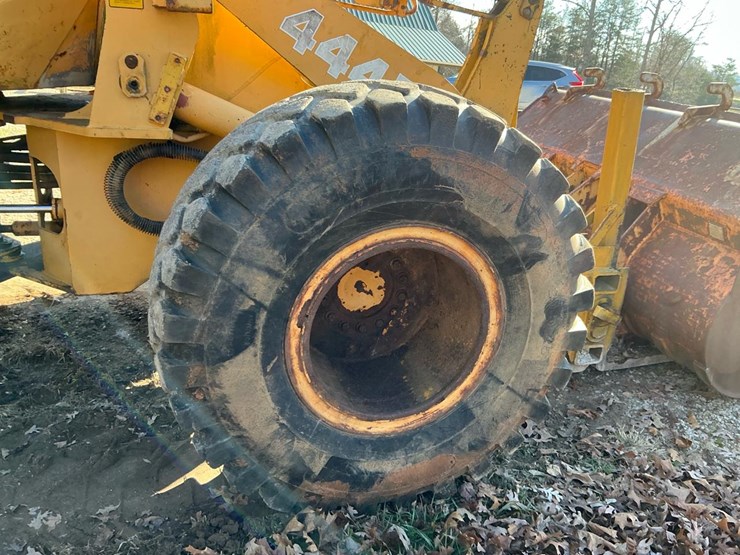 1989-deere-444e-image-33