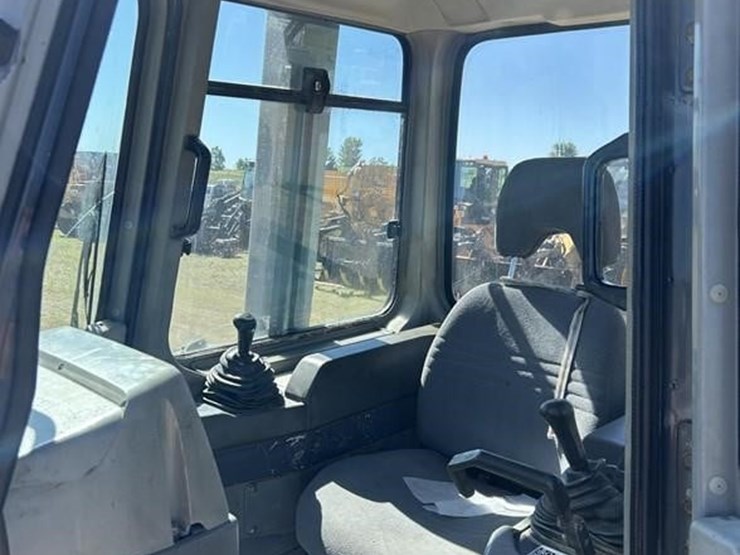 komatsu-d65ex-12-image-60