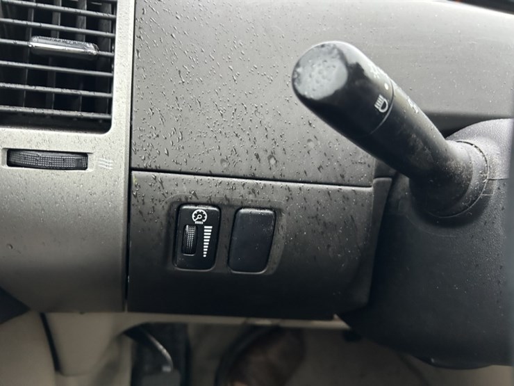 2004-toyota-prius-hybrid-sedan-image-27