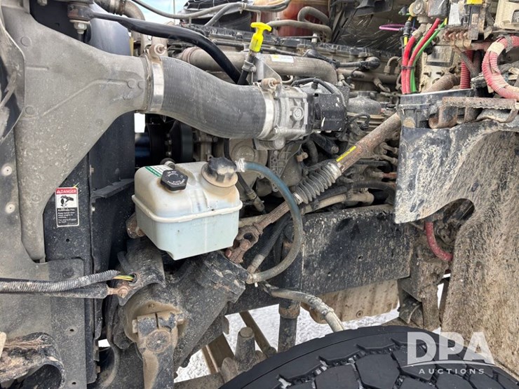 freightliner-114sd-image-27