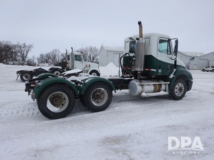 2007-freightliner-columbia-112-image-19