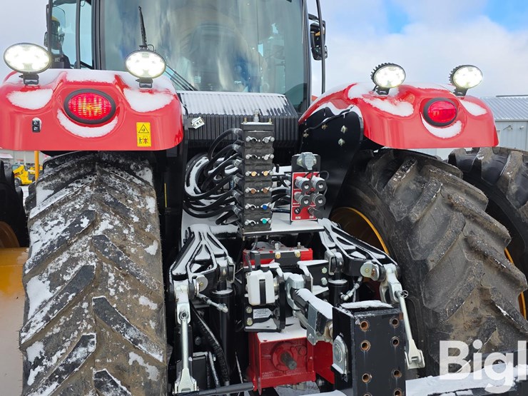 2023-versatile-430-4wd-tractor-image-11