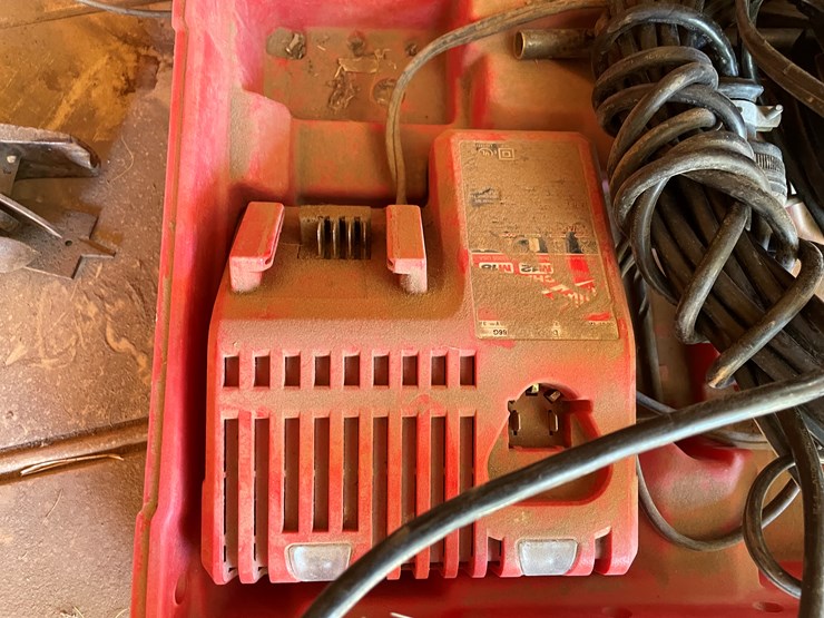 #3693-•-tables-and-hardware-image-6