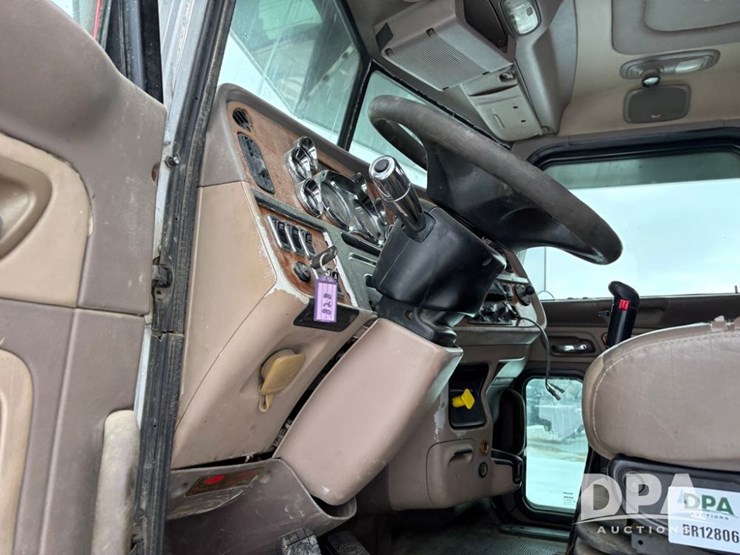 peterbilt-365-image-64