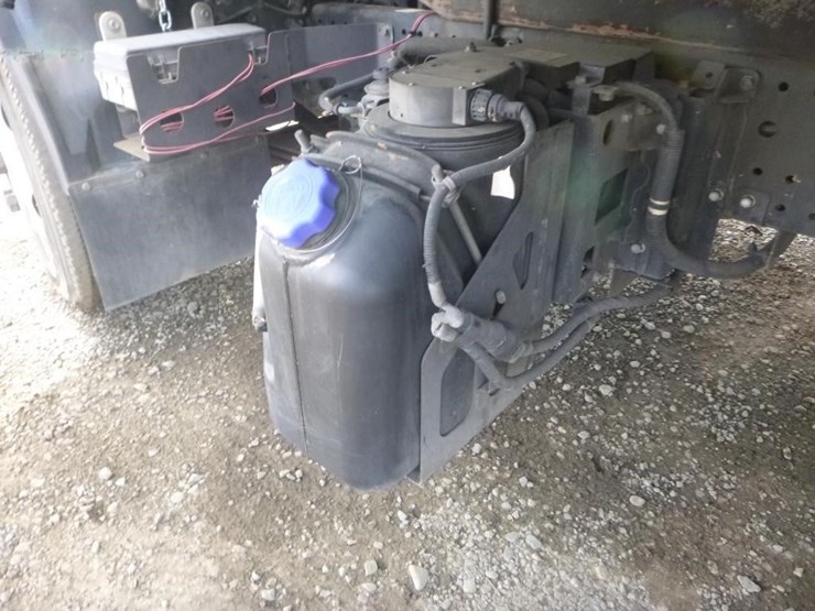 2016-isuzu-nrr-image-10