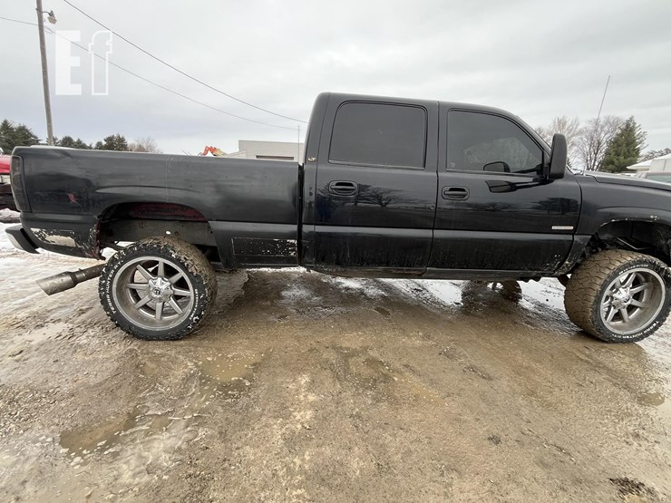 chevrolet-silverado-2500hd-image-2