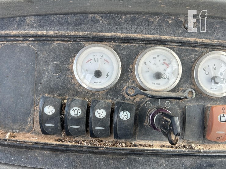 caterpillar-420d-image-64