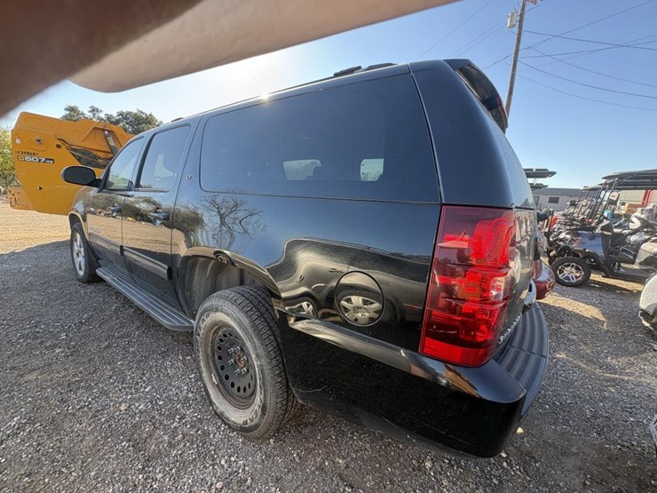 chevrolet-suburban-image-5