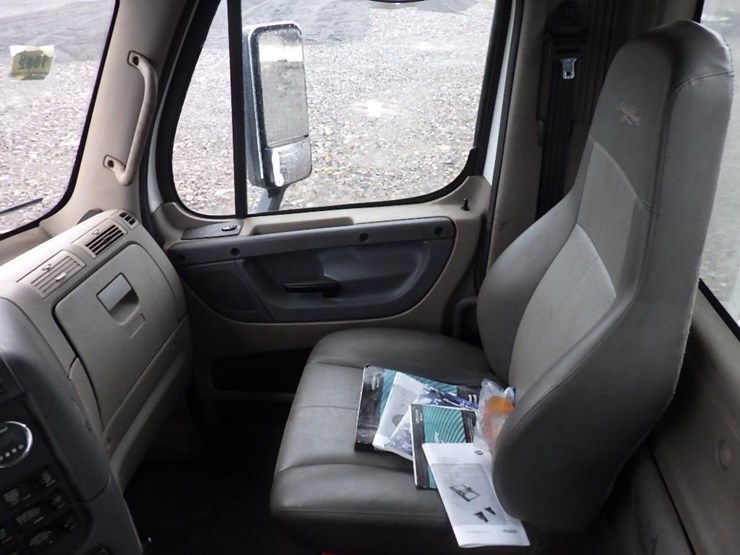 freightliner-cascadia-125-image-57