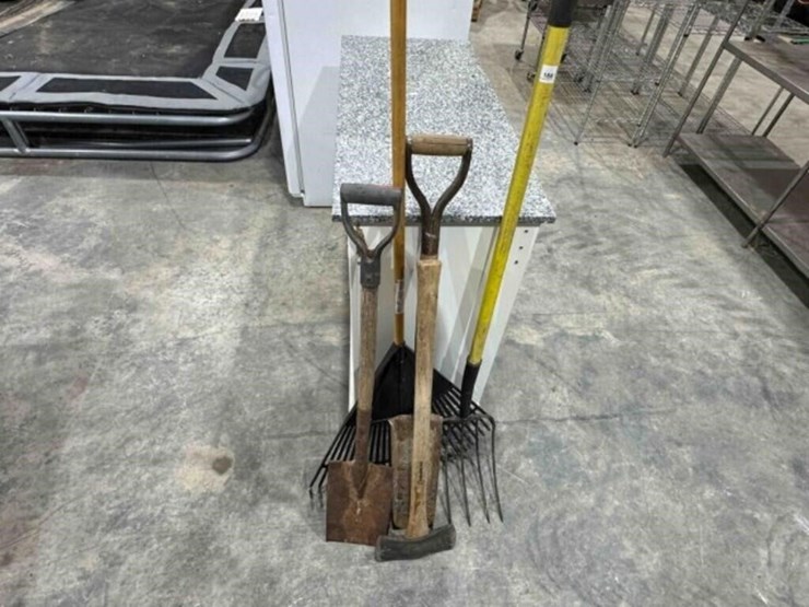 rake,-pitch-fork,-axe,-shovels-image-3