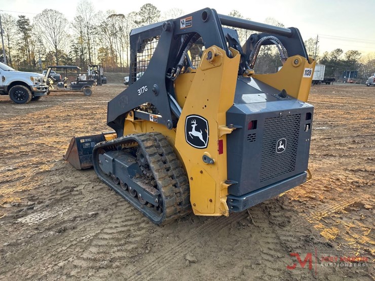 2022-deere-317g-image-3