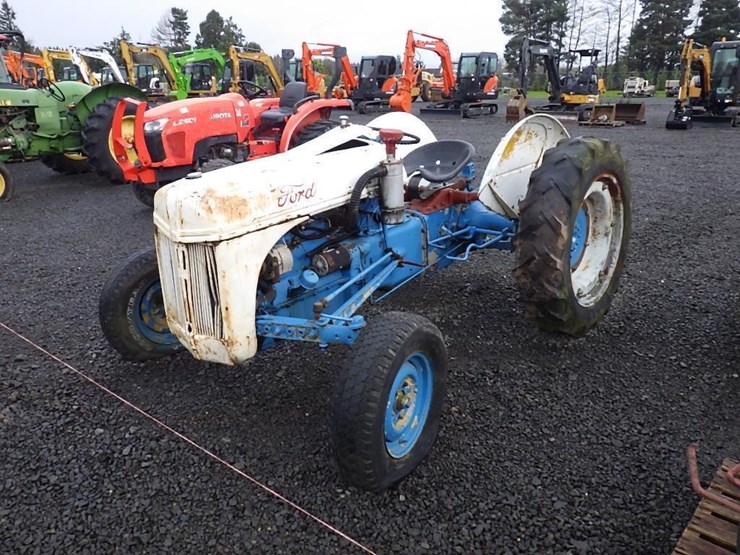 ford-tractor-image-1