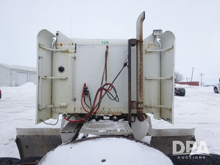 1994-freightliner-fld120-image-59