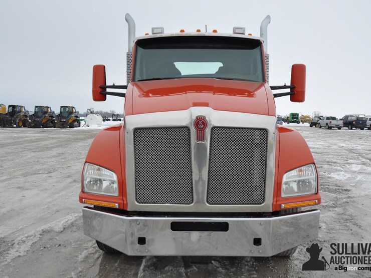 2015-kenworth-t880-image-2