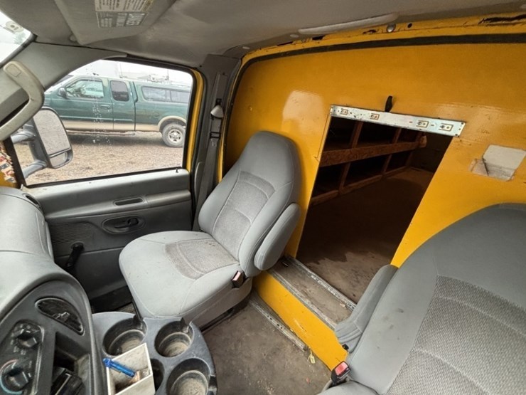 2006-ford-e350-image-28