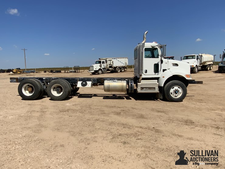 2017-peterbilt-348-image-4