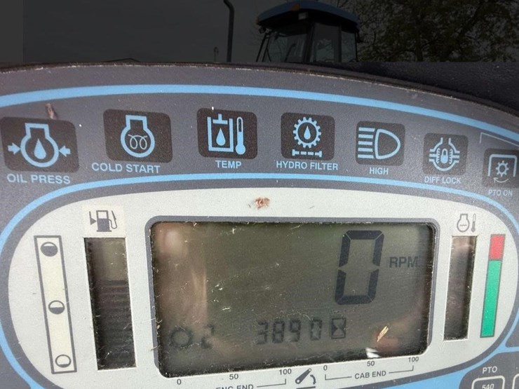 new-holland-tv145-image-4