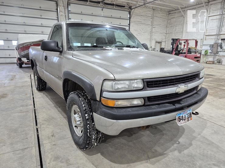 chevrolet-silverado-2500-image-2