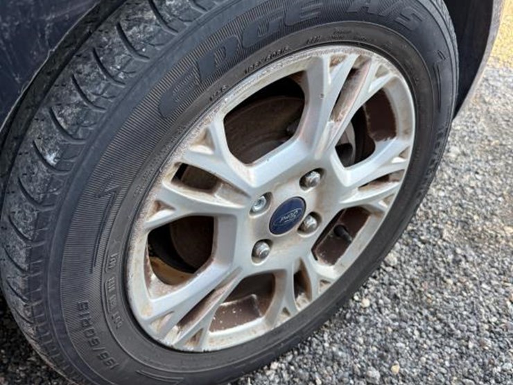 #31-•-2014-ford-fiesta-se-image-12