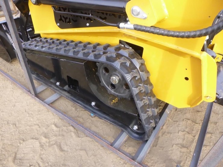 2025-agt-mx-crt23-skid-steer-track-loader-image-17