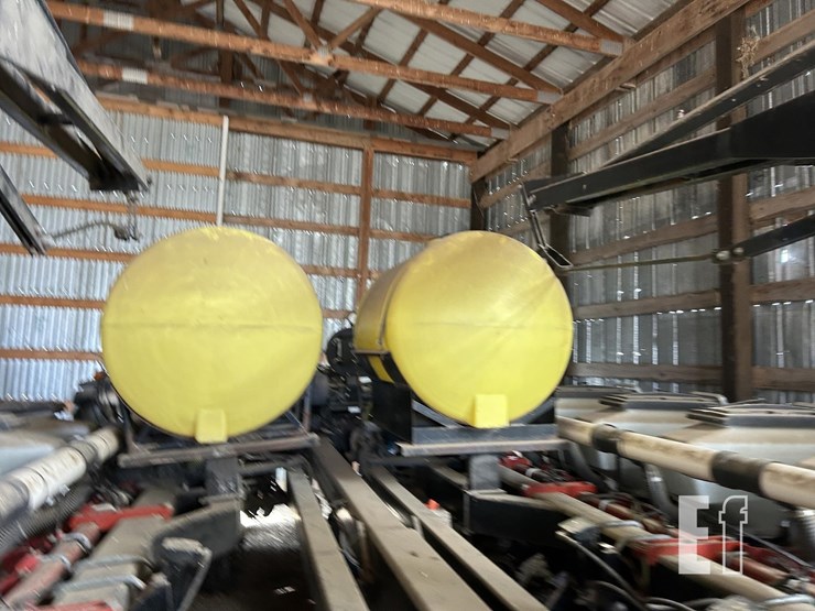 2004-white-8516-image-30