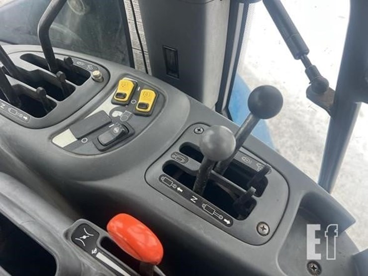 new-holland-tv140-image-8