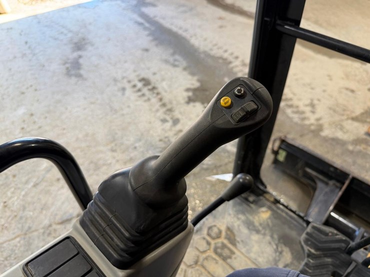 caterpillar-303cr-image-32